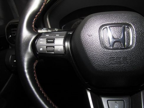 Certified 2024 Honda Pilot TrailSport image 5