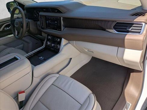 Used 2021 GMC Yukon Denali w/ Denali Premium Package image 27