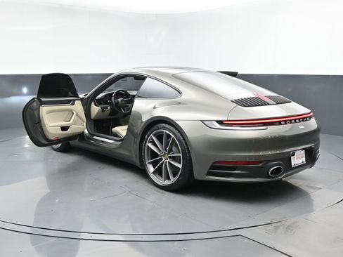 Used 2022 Porsche 911 Carrera w/ Premium Package image 35