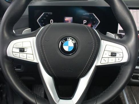Used 2025 BMW X7 xDrive40i w/ Executive Package image 17