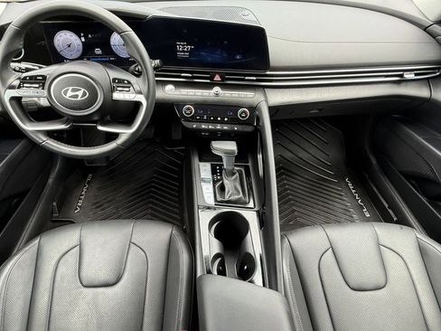 Used 2025 Hyundai Elantra Limited FWD image 16