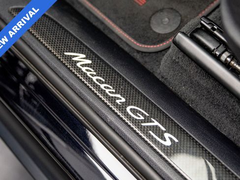 Used 2023 Porsche Macan GTS w/ GTS Sport Package image 34