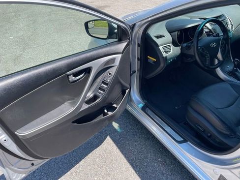 Used 2014 Hyundai Elantra Limited w/ Option Group 03 FWD image 11