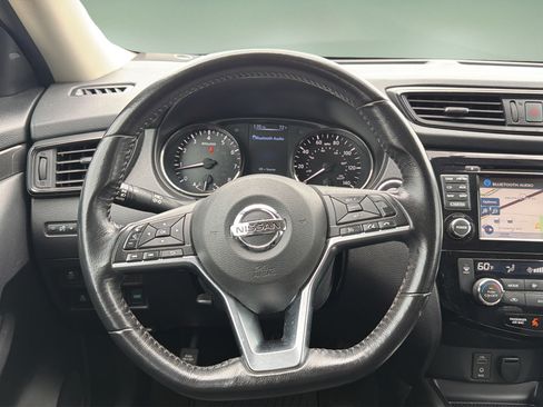 Used 2017 Nissan Rogue SV w/ SV Premium Package AWD/4WD image 9