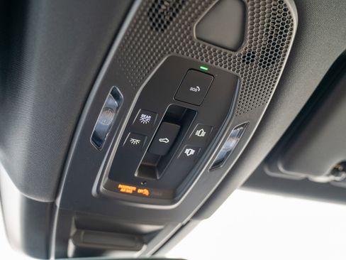 Used 2025 Porsche Cayenne image 20