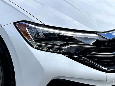 Certified 2023 Volkswagen Jetta SE w/ Panoramic Sunroof Package image 12