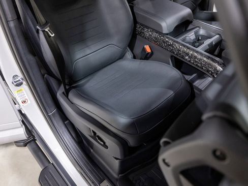 Used 2026 Land Rover Defender 110 OCTA image 36