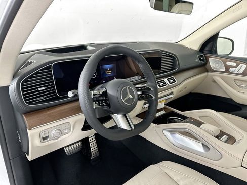 New 2026 Mercedes-Benz GLS 450 4MATIC image 9