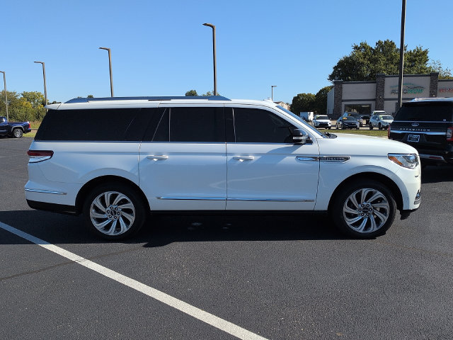 Used 2024 Lincoln Navigator L Reserve AWD/4WD image 8
