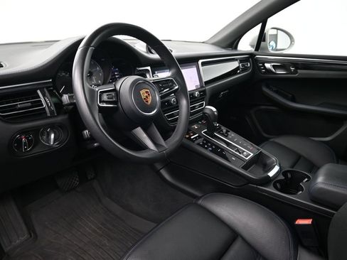 Certified 2022 Porsche Macan S AWD/4WD image 4