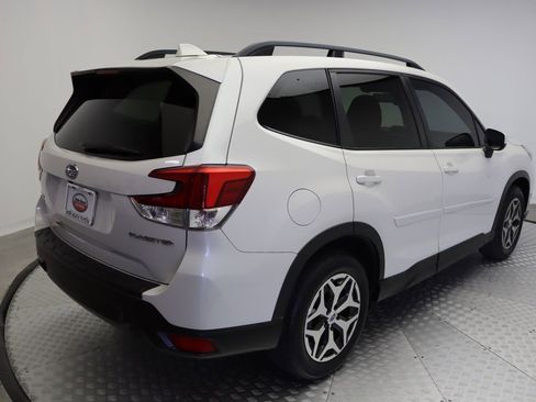 Used 2019 Subaru Forester Premium image 8