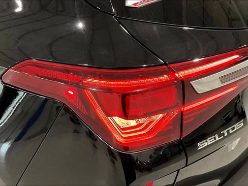 Used 2021 Kia Seltos S FWD image 22