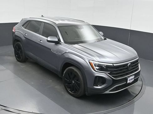 Used 2024 Volkswagen Atlas Cross Sport SE FWD image 35