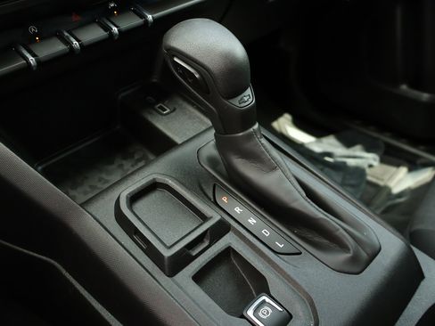 Used 2024 Chevrolet Colorado W/T RWD image 15