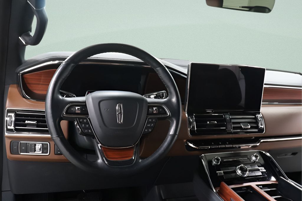 Used 2024 Lincoln Navigator Reserve AWD/4WD image 9