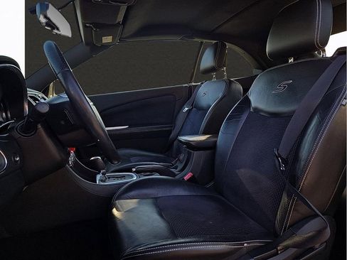 Used 2014 Chrysler 200 S FWD image 12