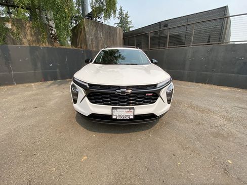 Used 2024 Chevrolet Trax RS w/ Driver Confidence Package FWD image 9