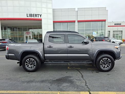 Used 2021 Toyota Tacoma TRD Sport AWD/4WD image 7