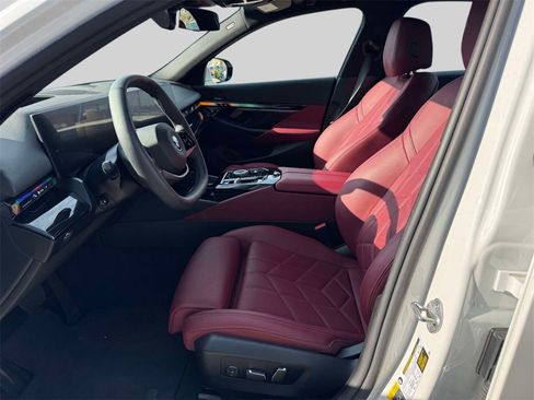 Certified 2025 BMW i5 xDrive40 w/ Premium Package image 12