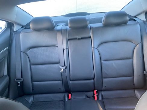 Used 2019 Hyundai Elantra Limited w/ Cargo Package FWD image 18