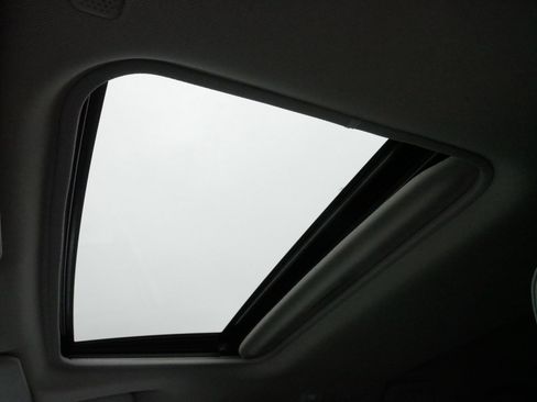 New 2024 Toyota Sienna XLE image 31