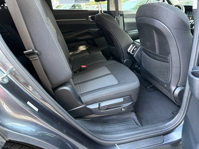 Used 2023 Kia Sorento LX FWD image 15
