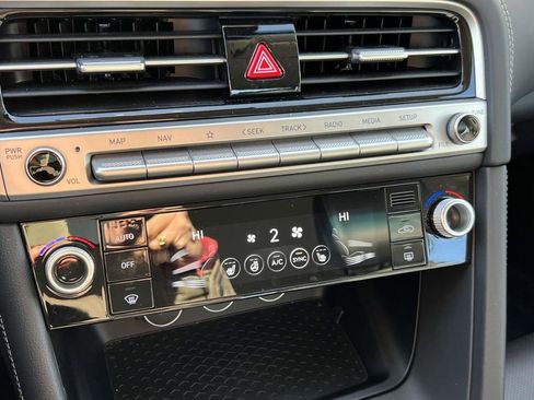 Used 2024 Genesis G70 2.5T image 28