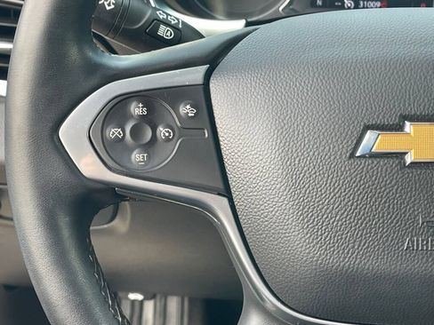Used 2023 Chevrolet Traverse LT FWD image 17