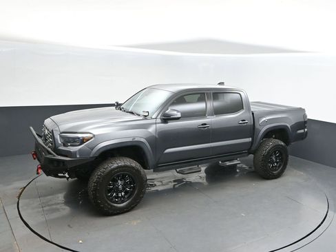 Used 2020 Toyota Tacoma TRD Off-Road image 30