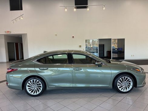 Certified 2019 Lexus ES 300h Ultra Luxury image 12