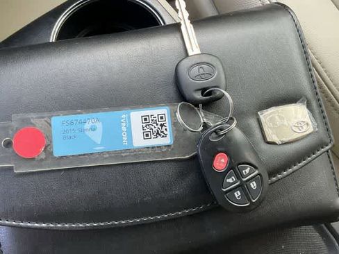 Used 2015 Toyota Sienna LE FWD image 26