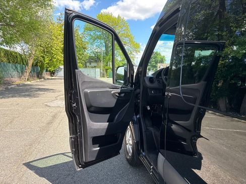 Used 2024 Mercedes-Benz Sprinter 2500 image 13