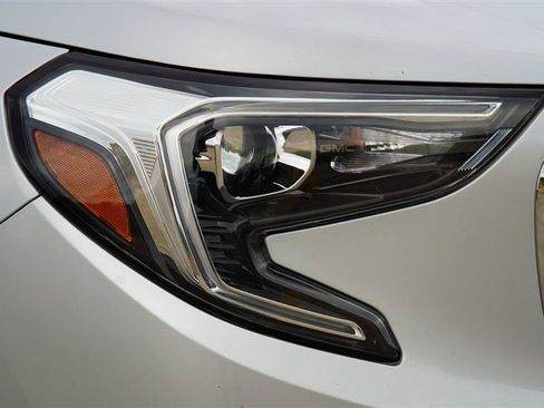 Used 2019 GMC Terrain SLT w/ Preferred Package FWD image 25
