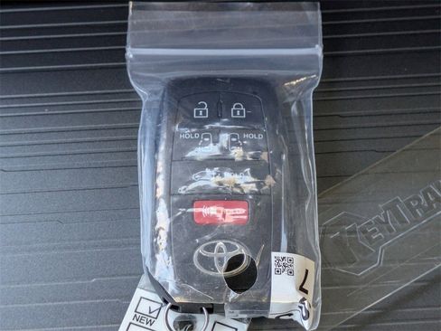 New 2026 Toyota Sienna XLE image 32