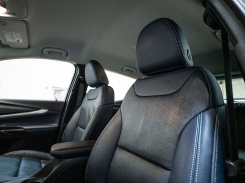 Used 2022 Chevrolet Bolt EUV LT w/ Convenience Package image 4