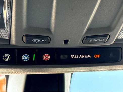 Used 2022 Chevrolet Silverado 1500 LT w/ Z71 Off-Road Package image 27