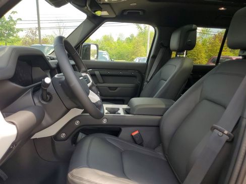 Certified 2025 Land Rover Defender 130 X-Dynamic SE AWD/4WD image 7