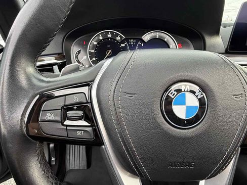 Used 2019 BMW 530i w/ Convenience Package image 18