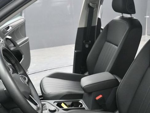 Used 2023 Volkswagen Tiguan SE AWD/4WD image 24