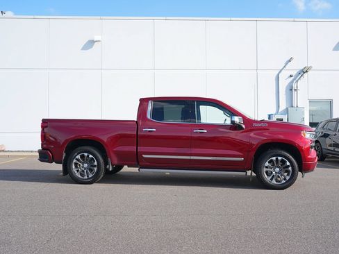 Used 2024 Chevrolet Silverado 1500 High Country w/ Technology Package AWD/4WD image 2
