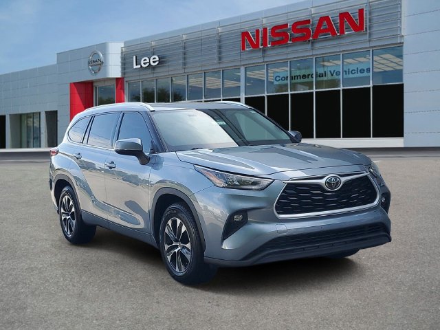 Used 2020 Toyota Highlander XLE FWD image 1