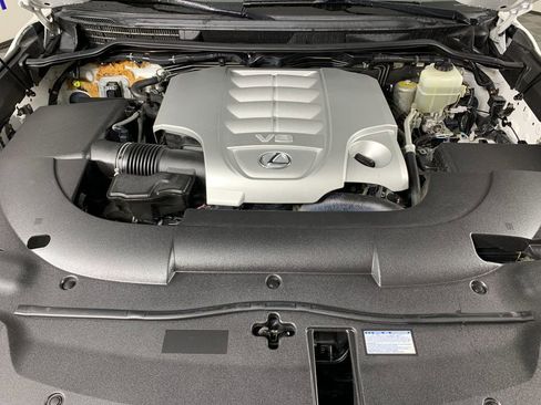 Used 2016 Lexus LX 570 4WD w/ Luxury Package image 11