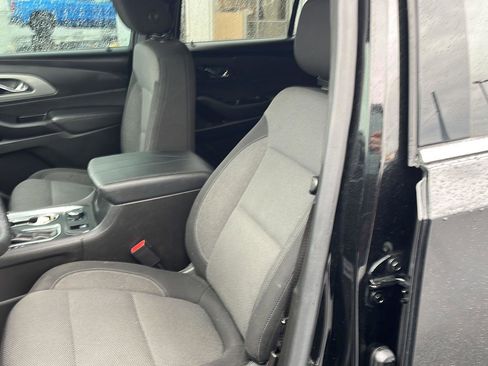 Used 2023 Chevrolet Traverse LT image 17