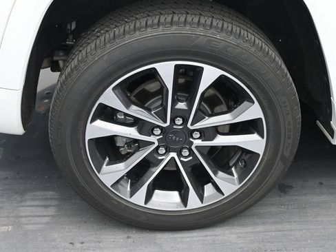 Used 2022 Jeep Grand Cherokee Overland image 40