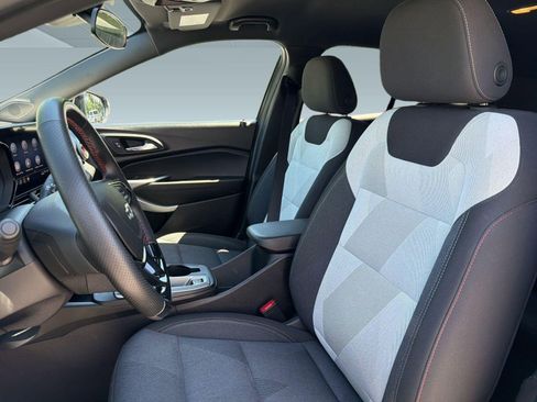 Used 2024 Chevrolet Trax RS w/ Driver Confidence Package FWD image 5