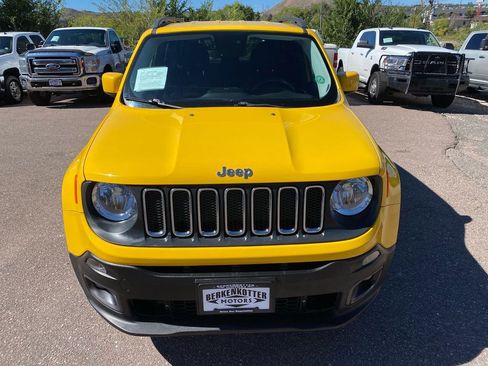 Used 2017 Jeep Renegade Latitude image 2