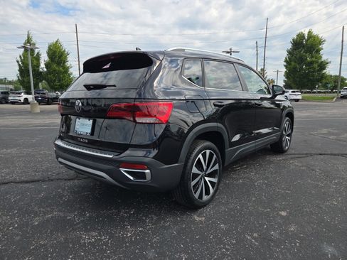 Certified 2023 Volkswagen Taos SE FWD image 7