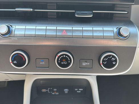 Used 2024 Hyundai Kona SE FWD image 25