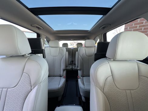 Used 2022 Kia Sorento SX Prestige w/ Panoramic Sunroof Package image 12