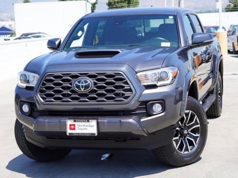 Used 2021 Toyota Tacoma TRD Sport w/ Technology Package AWD/4WD image 4